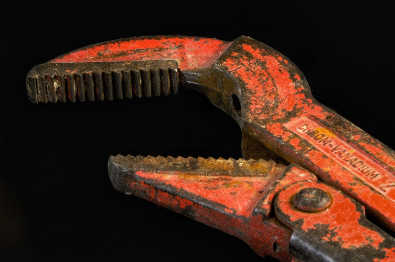 plombier-VILLECROZE-min_pipe-wrench-318084